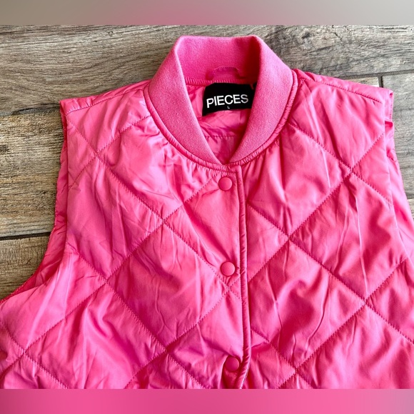 European Brand Pieces Puffer Style Vest Jacket sz L True Pink - Picture 8 of 14